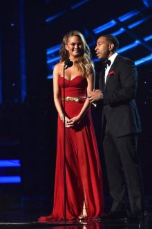 chrissy teigen celebrity strapless sweetheart a line chiffon dress billboards 2015