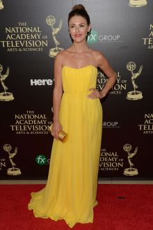 elizabeth hendrickson pretty yellow floor length bridesmaid dress emmys 2014