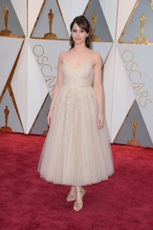 felicity jones ankle length ivory tulle prom dress oscars 2017 red carpet