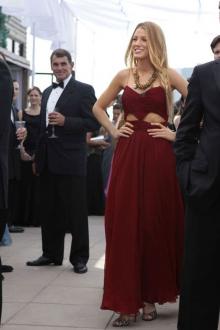 blake lively burgundy chiffon cut out celebrity prom dress gossip girl fashion thumb Christina Aguilera potrebbe essere incinta