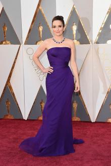 tina fey strapless purple chiffon formal dress oscars 2016 red carpet thumb Jessica Simpson e il profumo per lombelico